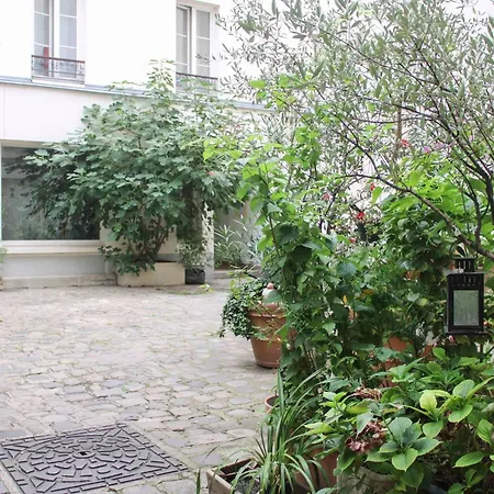 Comfortable Cocoon Close To Montmartre Apartment Paris