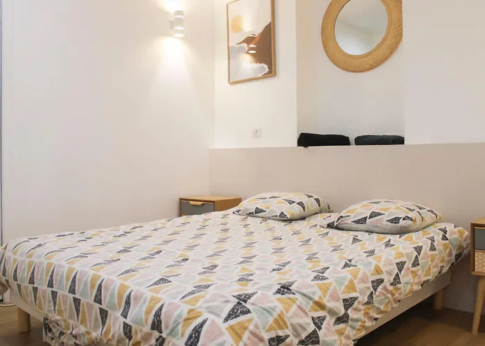 Comfortable Cocoon Close To Montmartre 아파트